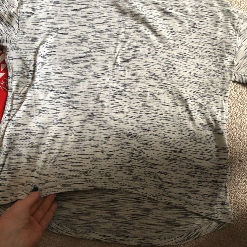 Lululemon run it out tee🍋 - Picture 3 of 7